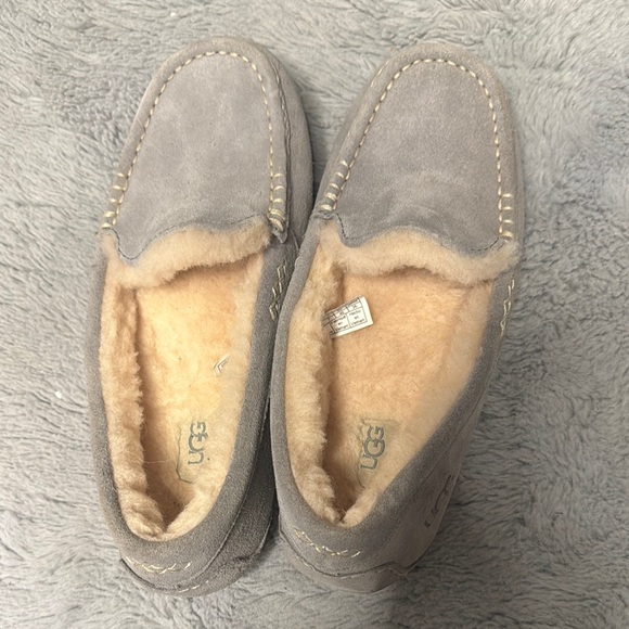 UGG Woman’s Lightly worn Gray Suede Loafers - Picture 1 of 4